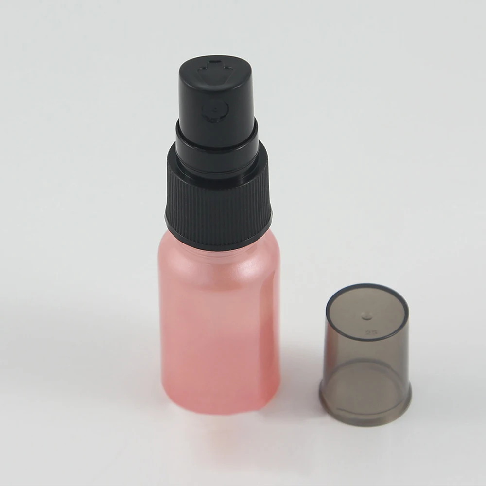 値段 50個卸売10ミリリットルピンクガラス旅行詰め替え空香水コンテナ黒プラスチック噴霧器、ミニガラス香水瓶