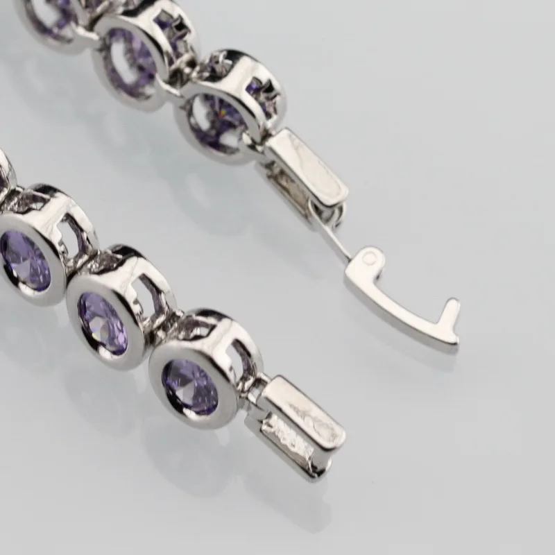 Привлекательный браслет серебряного цвета с фиолетовым цирконом модные