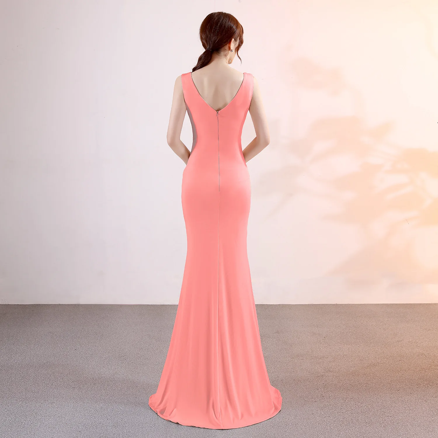 Сексуальное платье с глубоким v образным вырезом без рукавов кристаллами для