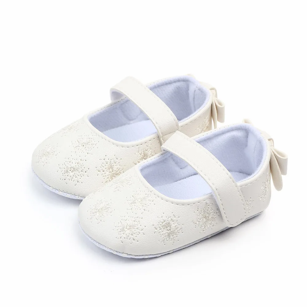 Распродажа весенняя обувь для девочек с цветочным рисунком первых шагов в