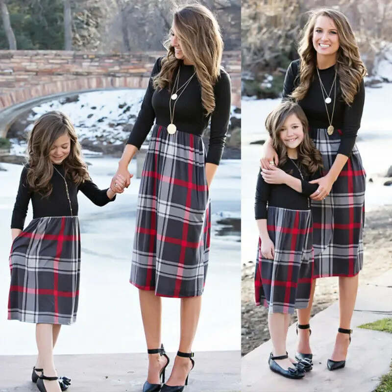 Новейшая одежда для мамы и дочки платье макси ребенка женское в клетку с длинным