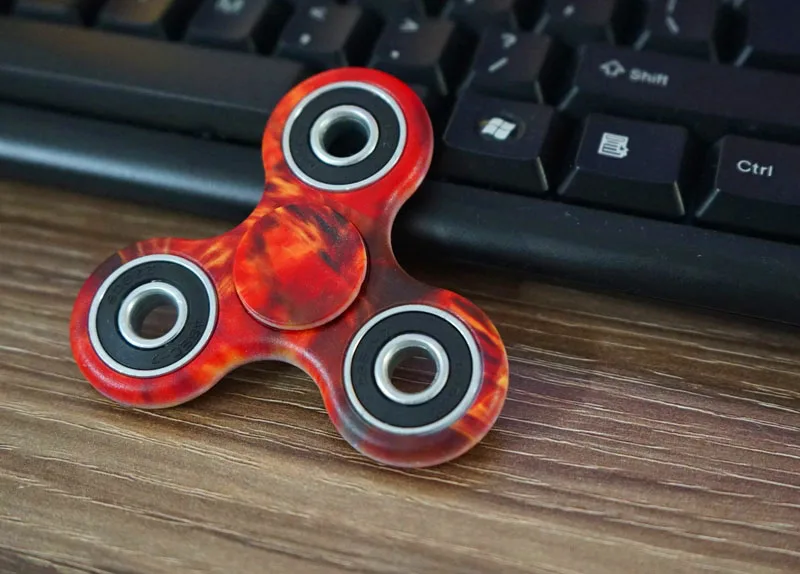 Распродажа Спиннер ручной Спиннер снятие стресса Tri-Spinner Спиннер ручной Спиннер камуфляж многоцветный EDC фокус Игрушки B0507