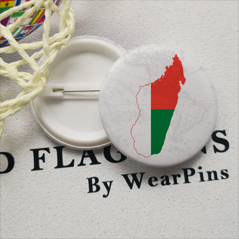 Madagascar Flag Map Tin Button Pins LGBT Gay Rainbow Pride Badges | Украшения и аксессуары