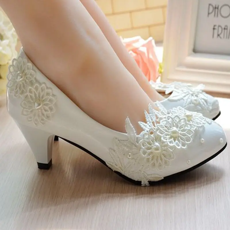 

Middle heel ivory lace weddings shoes woman round toe slip on sweet lace pearls brides bridal woman's wedding shoes plus sizes