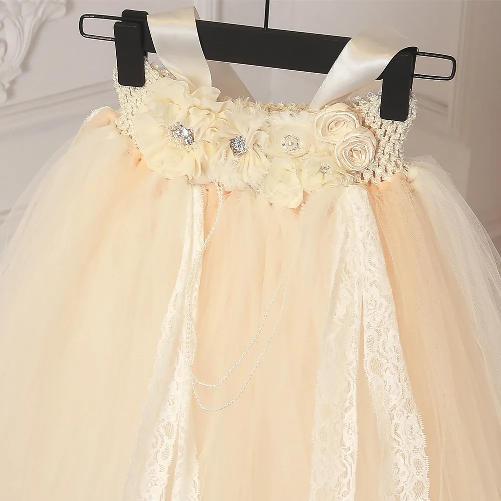 Цвет слоновая кость бледно-палевый платье из фатина с кружевной отделкой для