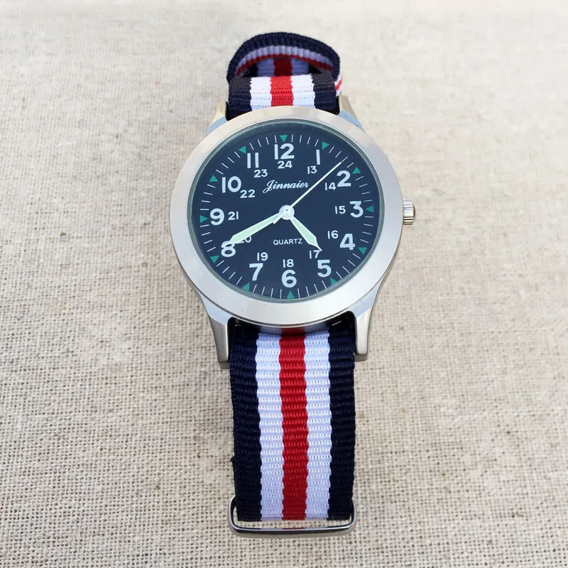 Модные часы с мультипликационным рисунком арабскими цифрами женские