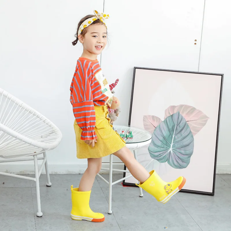 

Модные детские Мультяшные Резиновые Нескользящие туфли для учеников начальной школы туфли для воды карамельного цвета для мальчиков и дев...