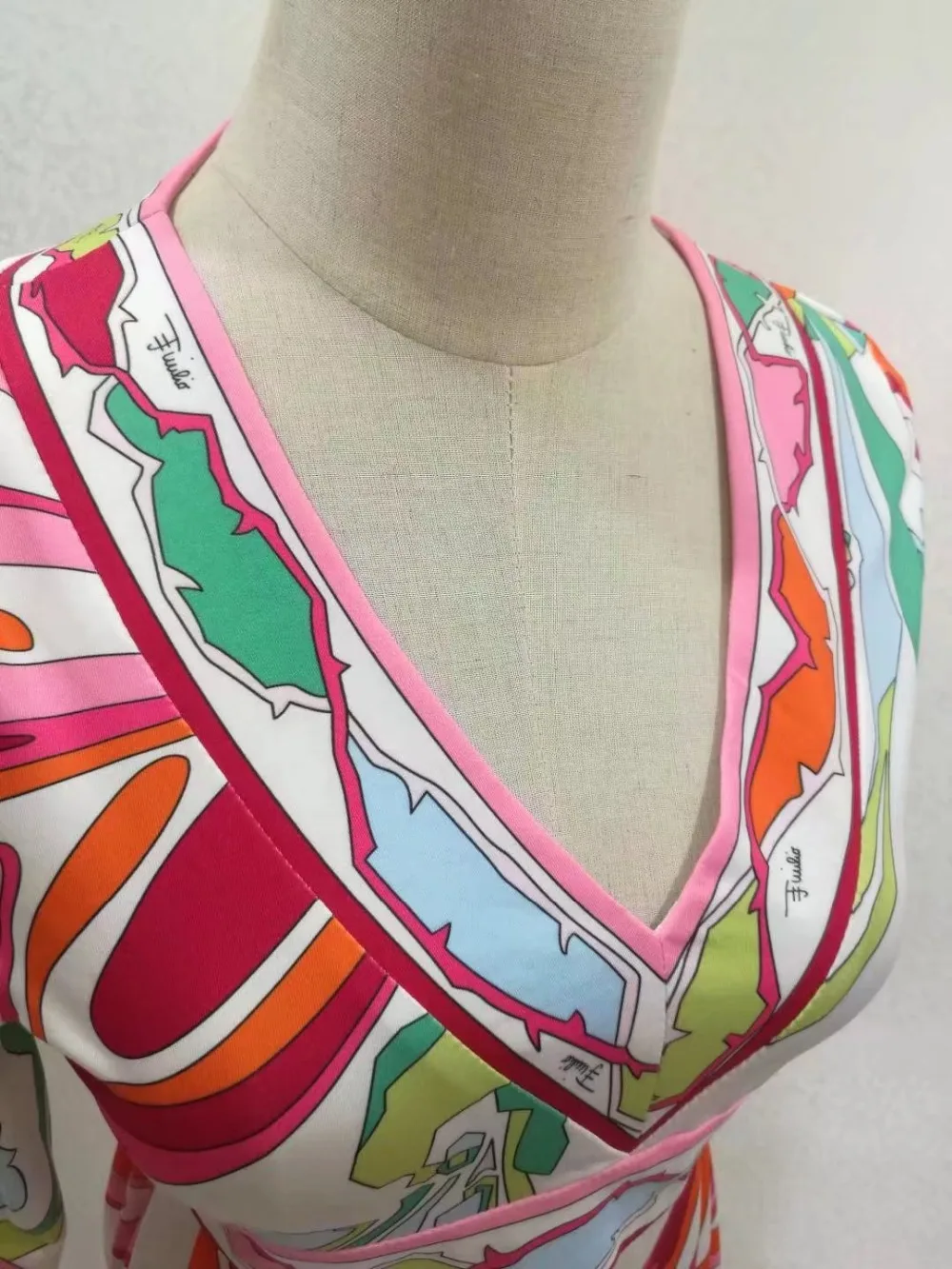 Новинка 2017 модное дизайнерское Брендовое женское платье с v-образным вырезом