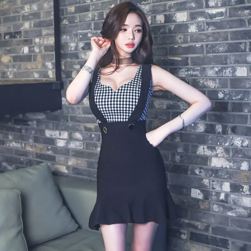Женское платье с глубоким вырезом облегающее в клетку V образным Корейском стиле