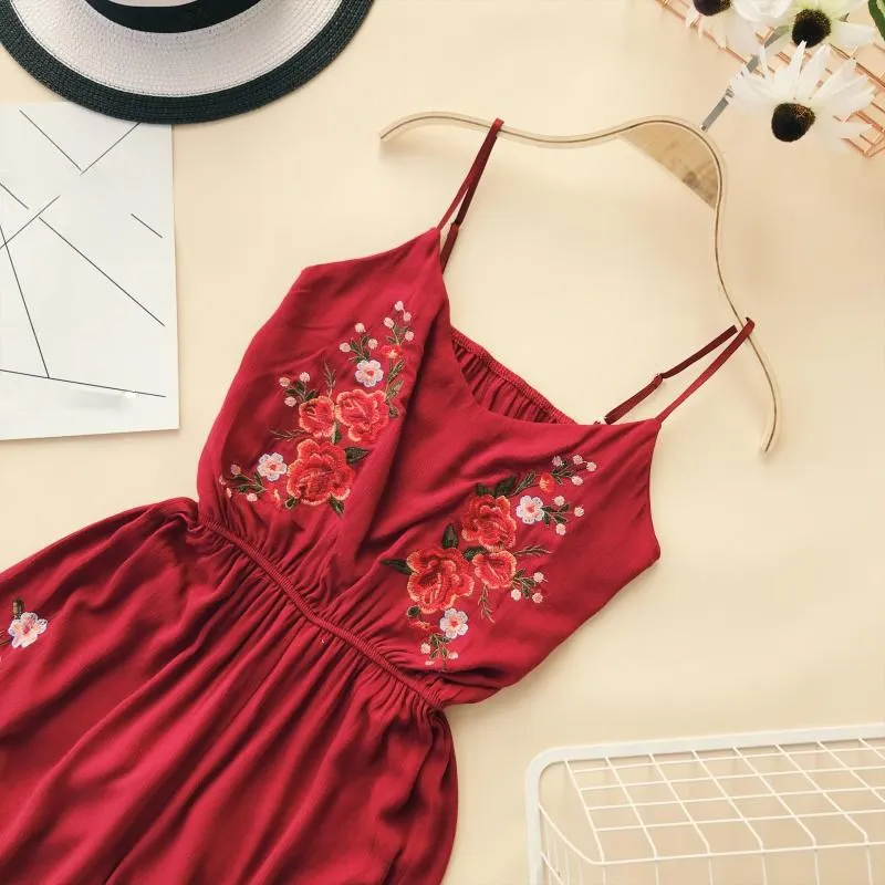 Женский сексуальный комбинезон с вышивкой короткий v-образным вырезом и