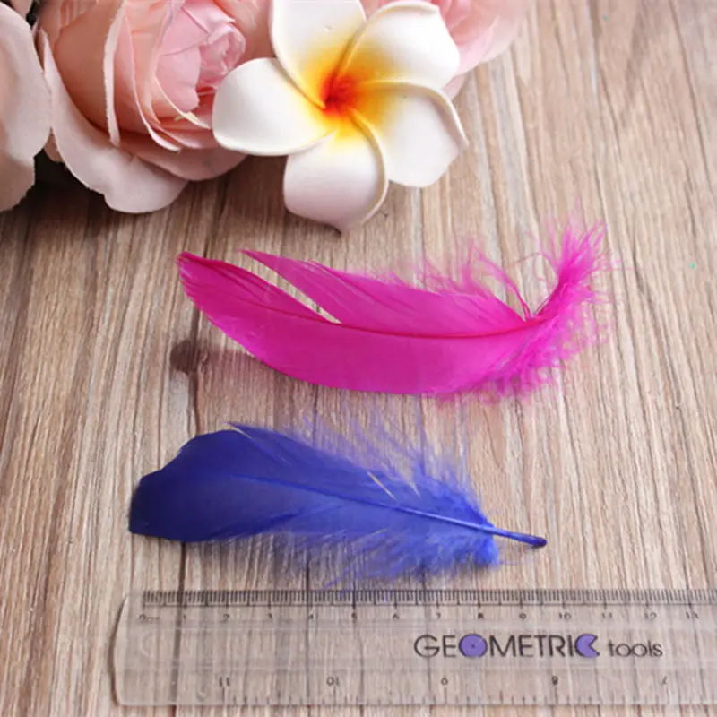 Hermosa pluma de ganso tenido DIY dia De Navidad decorar 50 raiz la venta 7 10 cm 2 4 pulgadas|plumas|plumas |