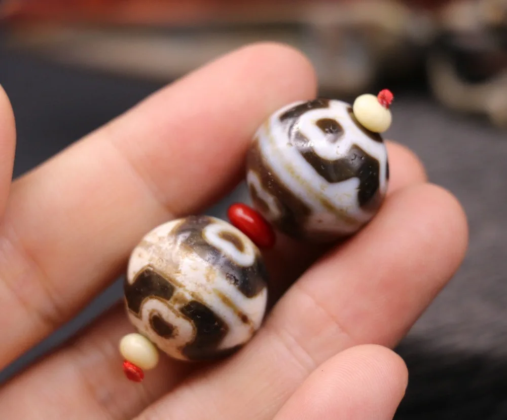 

A Pair of Magic Power Tibetan Old Agate Double Tiger Tooth Round dZi Bead Amulet LKbrother Talisman Treasure