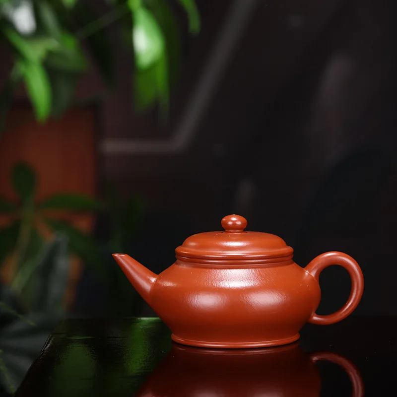 Художники чистая ручная работа сморщенная кожа и фиолетовая грязь