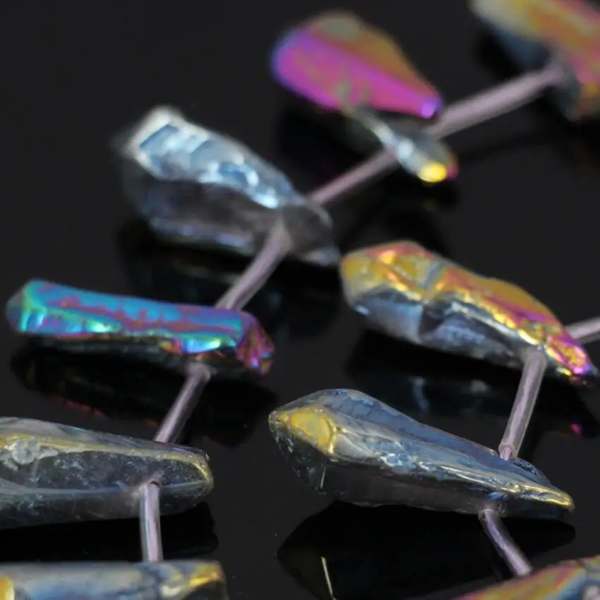 Полированные радужные титановые кварцевые друзы с кристаллами сверху бусины