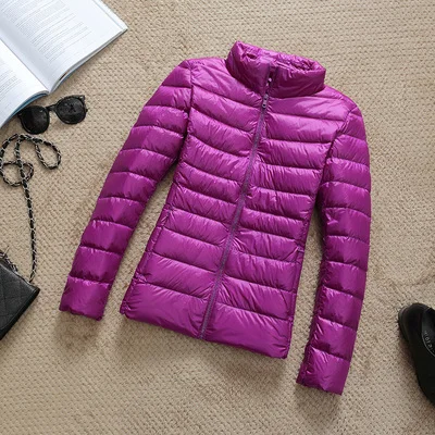 Stand Collar Purple Ультра-легкий тонкий женский пуховик больших размеров осенне-зимнее приталенное короткое теплое пальто с капюшоном на белом утином пуху женская верхняя одежда - Цвет: Stand Collar Purple