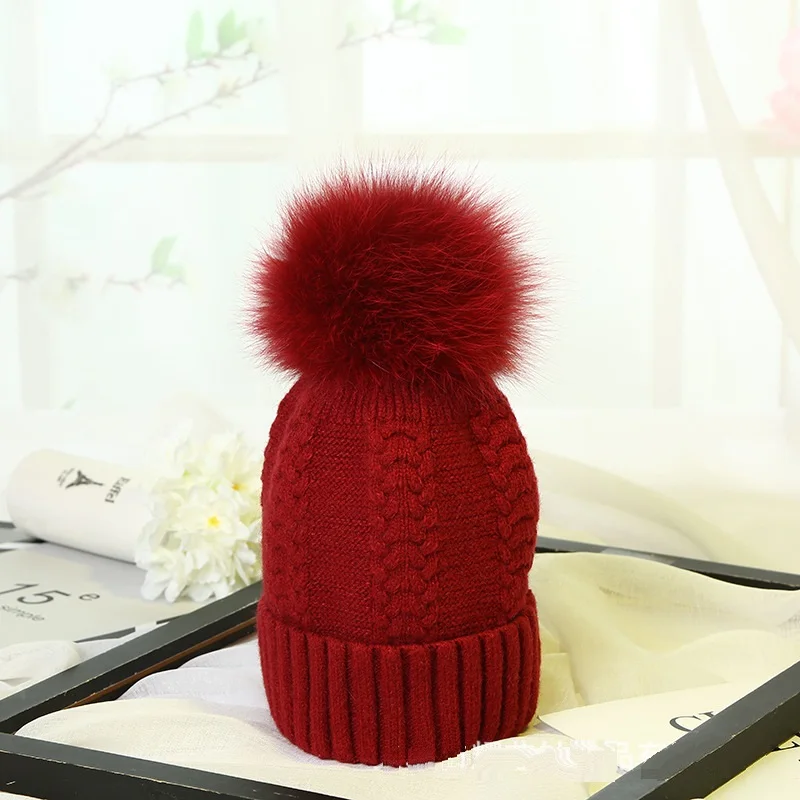 Женская зимняя вязаная шапка с помпоном из натурального меха