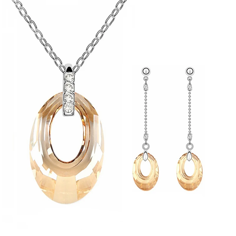 Комплект из колье и серёг с кристаллами Сваровски|jewelry exhibition|jewelry box clip artset up photography