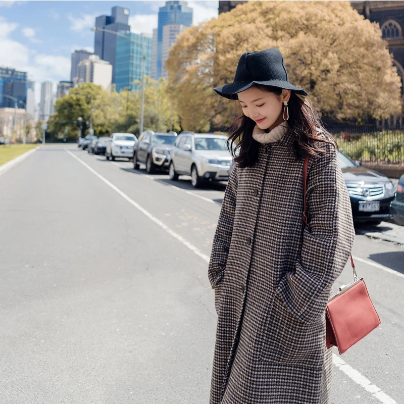 Женское шерстяное пальто в клетку с длинным рукавом и отложным воротником
