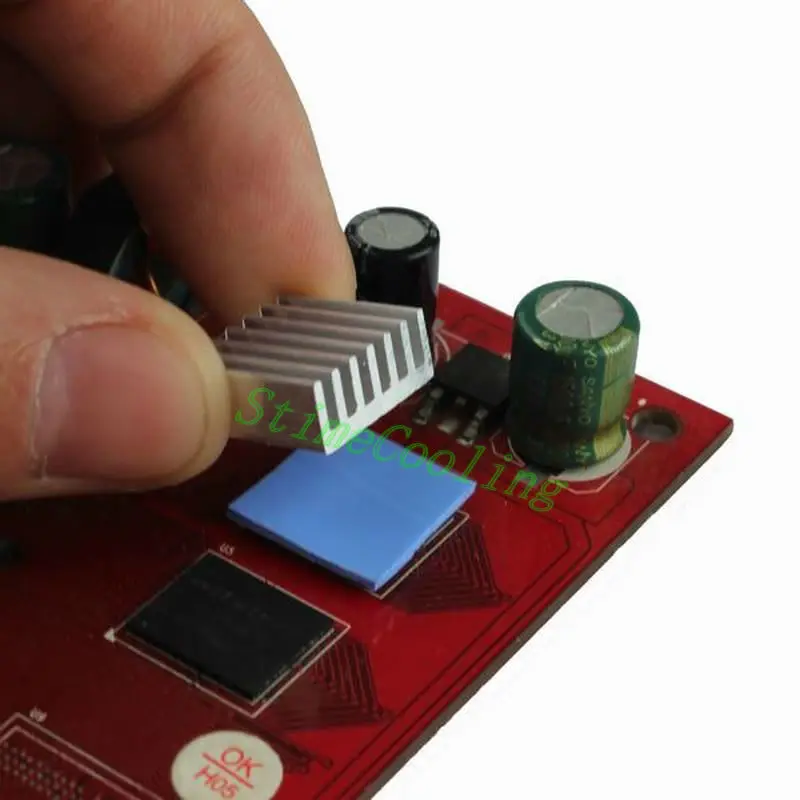 200 шт. в партии 15X15x2mm синий проводящий теплоотвод термопаста соединения с SMD DIP IC