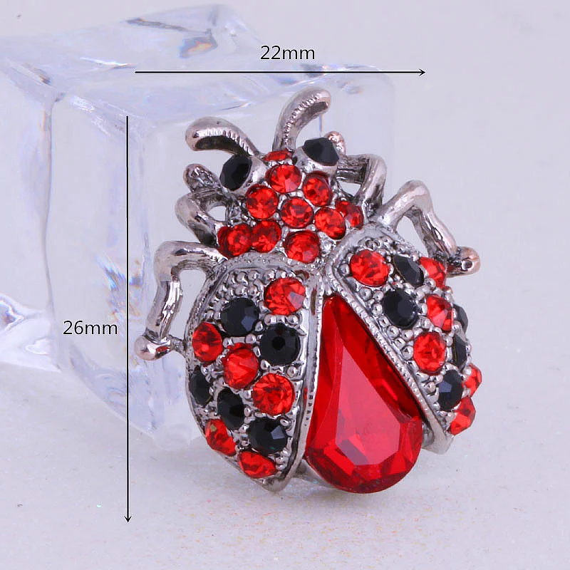 Любовный монолог эстетичный украшенный шапками одеждой шарфом булавками