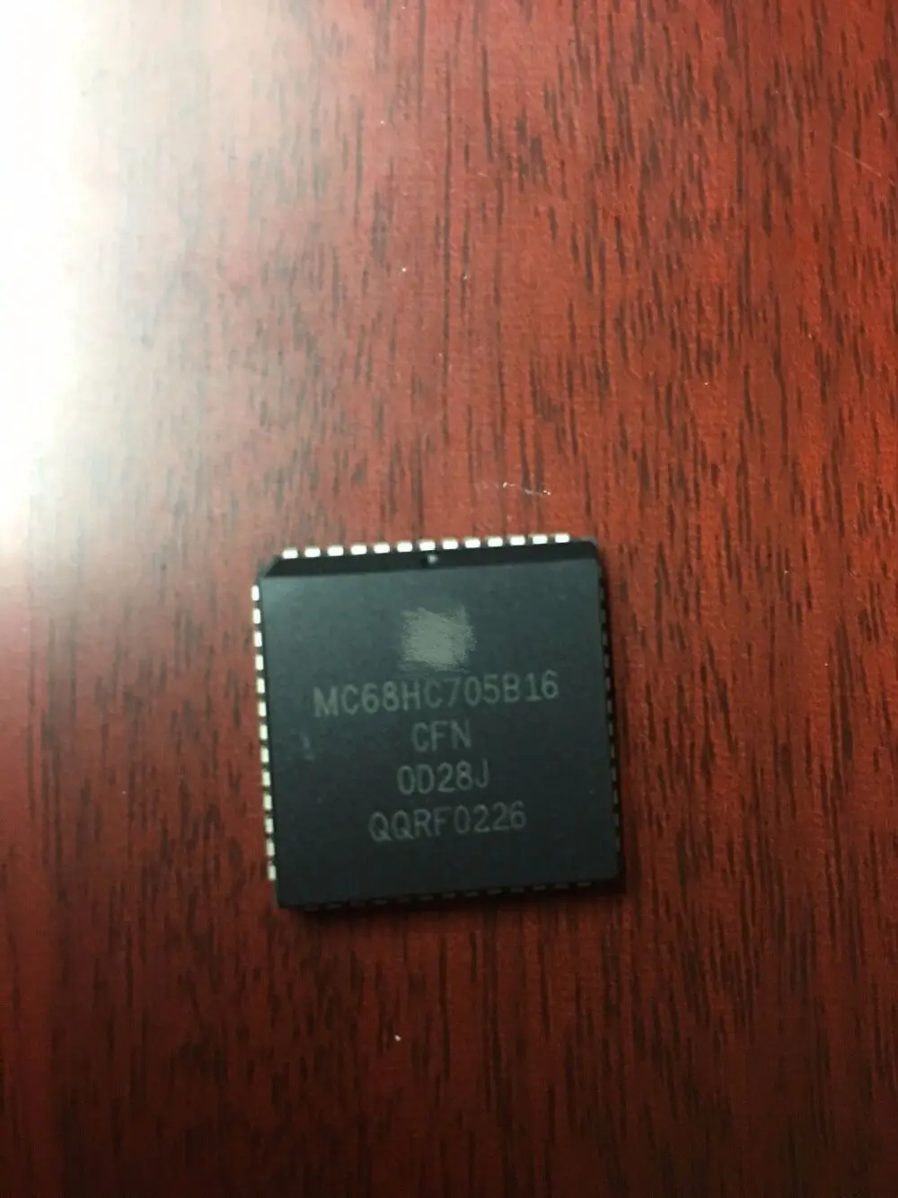 Бесплатная доставка 2 шт./лот MC68HC705 MC68HC705B 68HC705B16 MC68HC705B16 Новинка|lot|lot lot |
