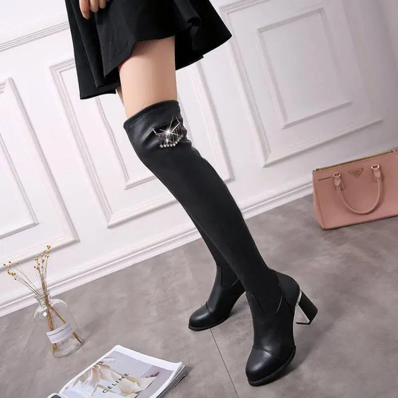 Модные сапоги до колена Новинка 2017 года женская обувь с острым носком на толстом