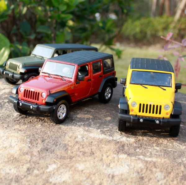 Maisto 1:24 Jeep Wrangler Jeep беговые автомобилей SUV литая модель модели автомобиля игрушки для детей Подарки в коробке