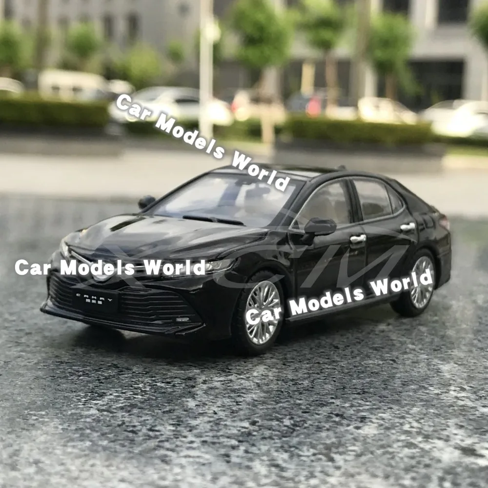 Литая модель автомобиля для всех новых Camry 2018 1:43 (черный) + маленький подарок!| |