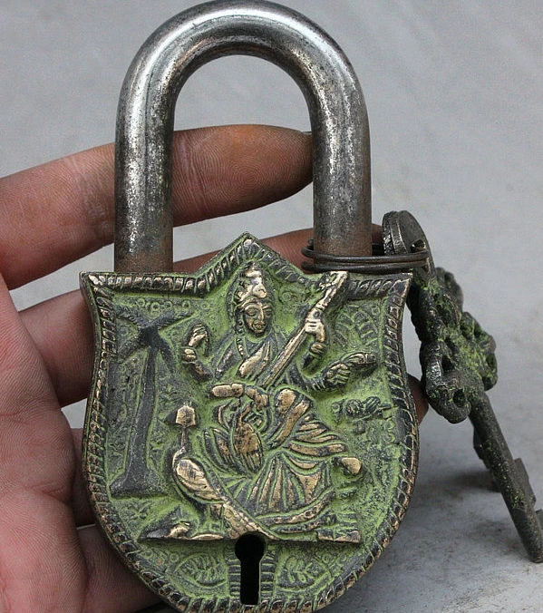 Старая тибетская буддистская Бронзовая статуя SCY Saraswati kwan-yin Будды богини замки