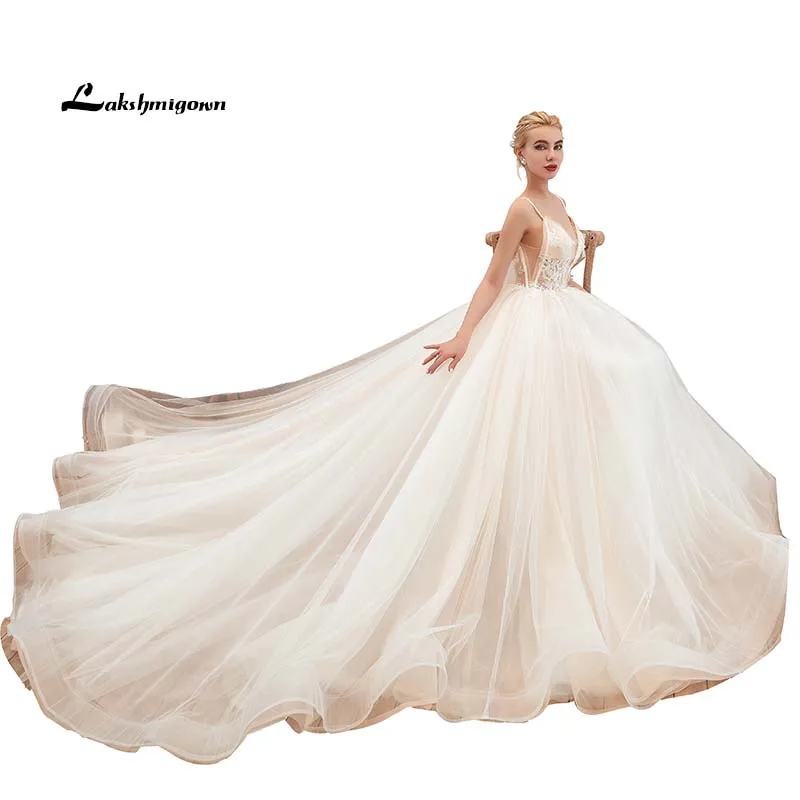 Женское свадебное платье на тонких бретельках с V-образным вырезом | Свадьбы и