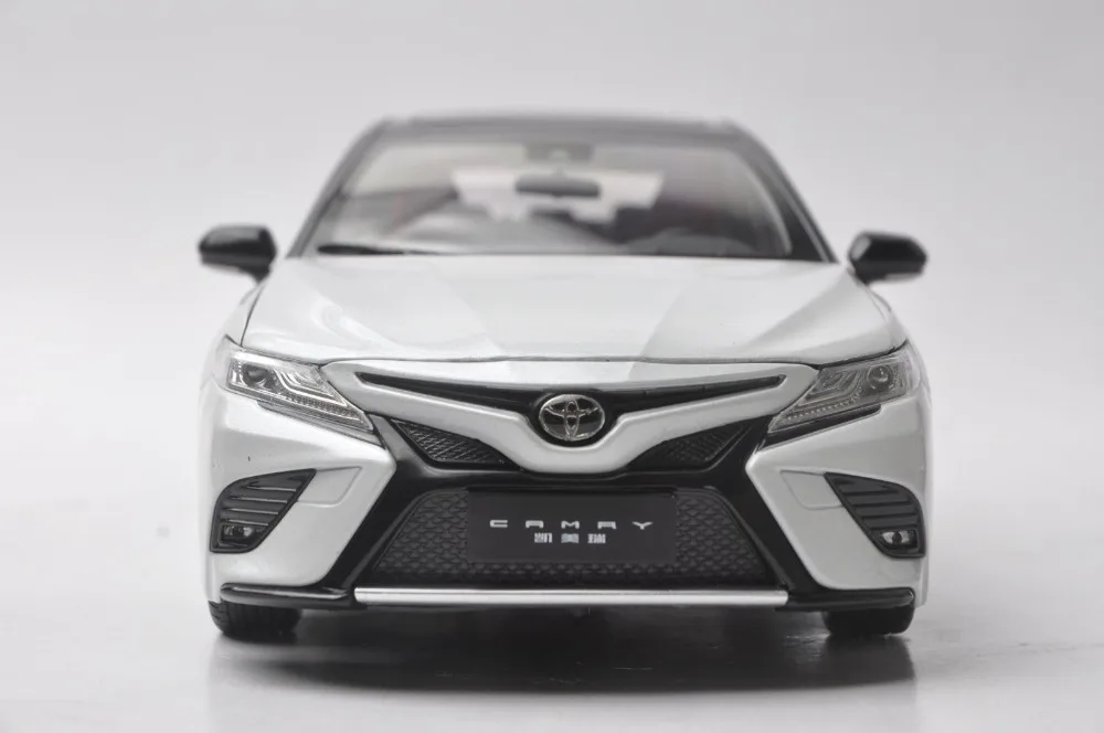 Модель литья под давлением 1:18 для Toyota Camry Sport 2018 игрушечный автомобиль из белого