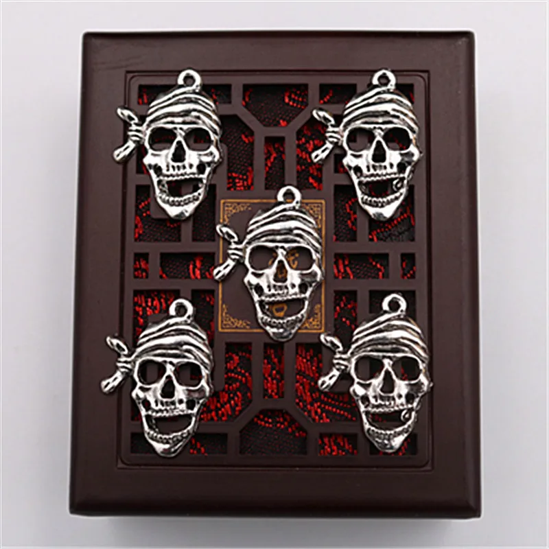 WKOUD 10 шт. серебряного цвета Карибский пиратский череп Шарм панк ожерелье браслет