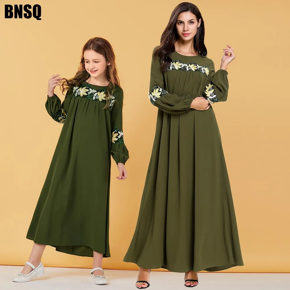 BNSQ Kiddie parent детская одежда платье для мамы и дочки зеленое с аппликацией длинными