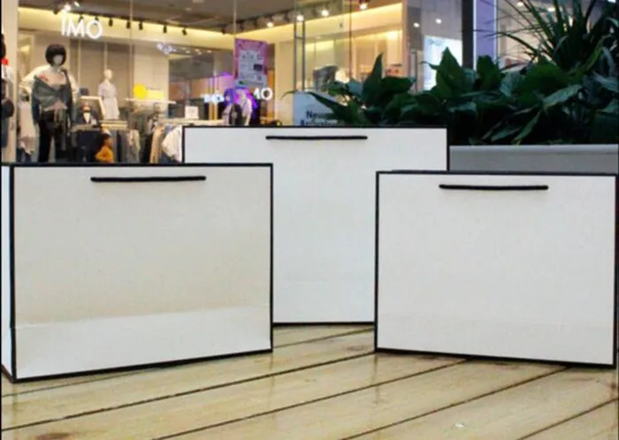 100 шт./лот Бесплатная печать логотипа дизайн белая бумажная сумка Подарочный