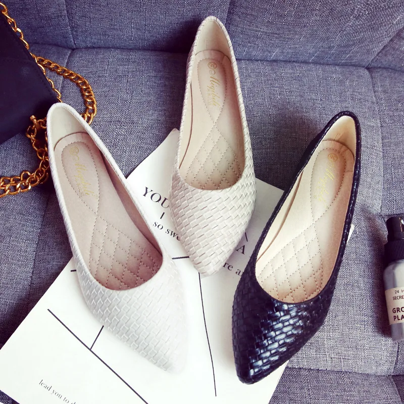 Мокасины женские кожаные дышащие туфли на плоской подошве заостренный носок