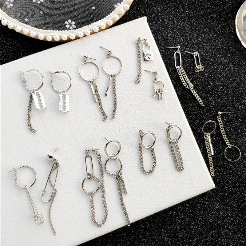 Простые геометрические круглые серьги-цепочки в форме сердца с кисточками