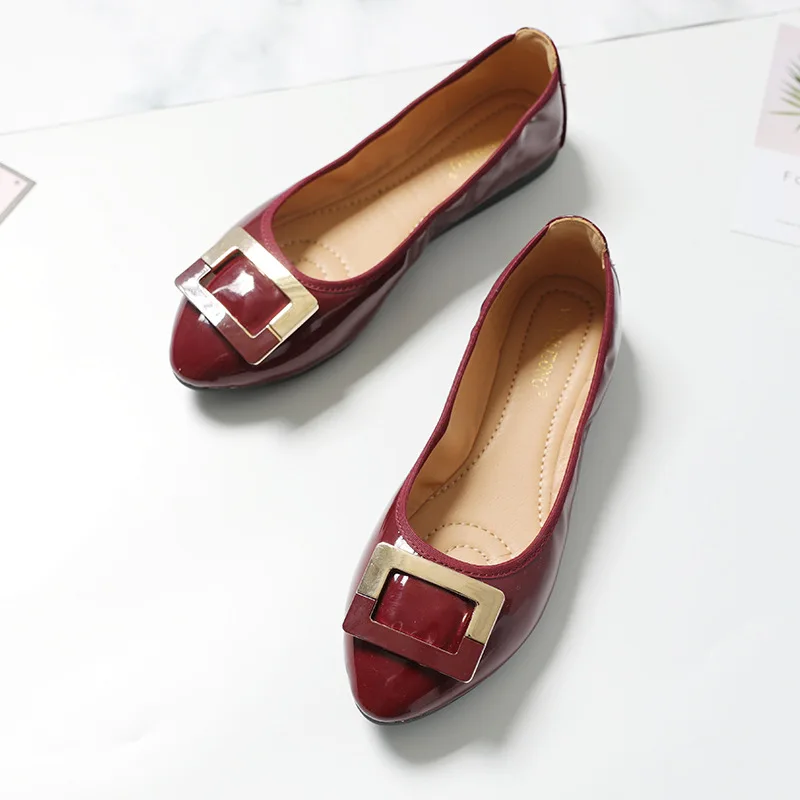 Корейские балетки из лакированной кожи с острым носком на мягкой подошве женские