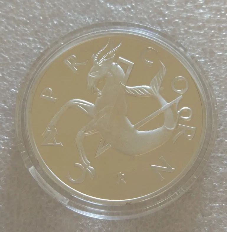 Козероги знаки зодиака медаль монета США долларов евро банкноты бумажные деньги