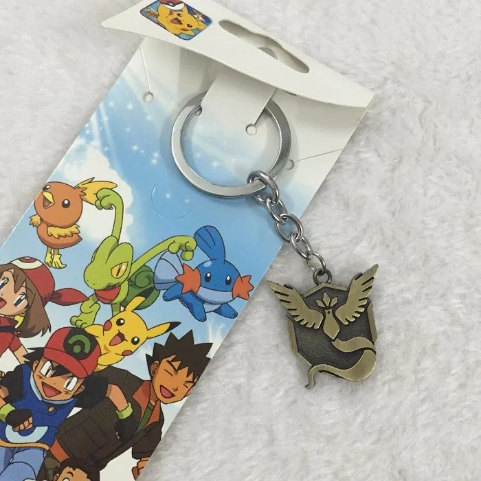 Тематика карманных монстров брошь в виде футболки красного цвета Valor синего