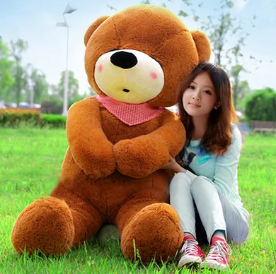 Большой плюшевый прищуренный темно-коричневый мишка игрушка огромный медведь