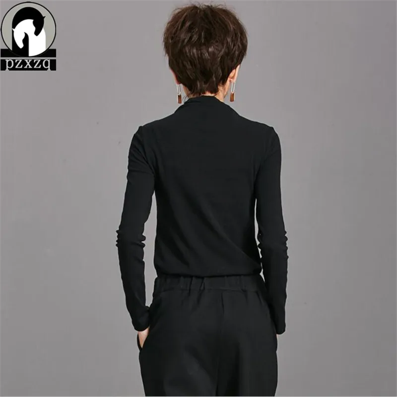 Женская футболка с высоким воротом черная облегающая длинным рукавом в стиле