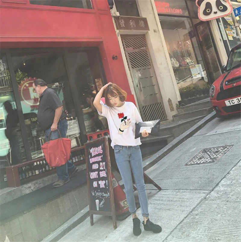 2019 Летняя женская белая футболка новая свободная круглая шея Роза Печать Дикая