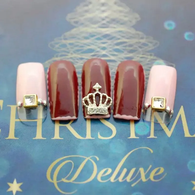 стразы для украшения ногтей из горного хрусталя. Большой выбор форм и цветовых