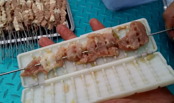 Многофункциональный скошенный зажим для мяса кемпинга и барбекю |