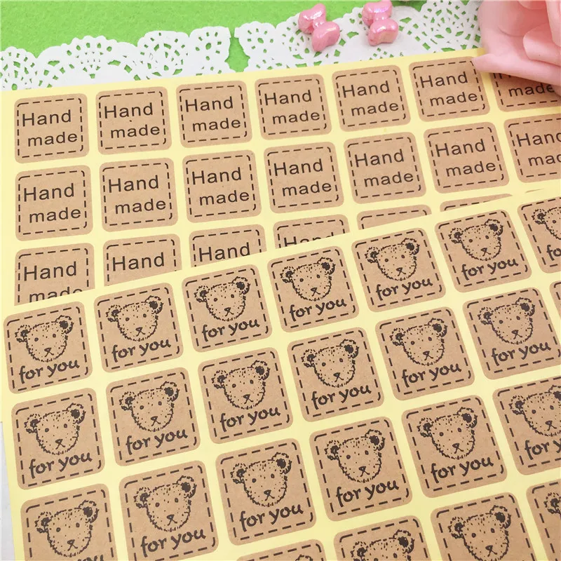 2000 наклеек квадратной формы с милым рисунком маленького медведя, изготовленных вручную из коричневой крафт-бумаги, для игрушек, канцелярских товаров, упаковки сумок.