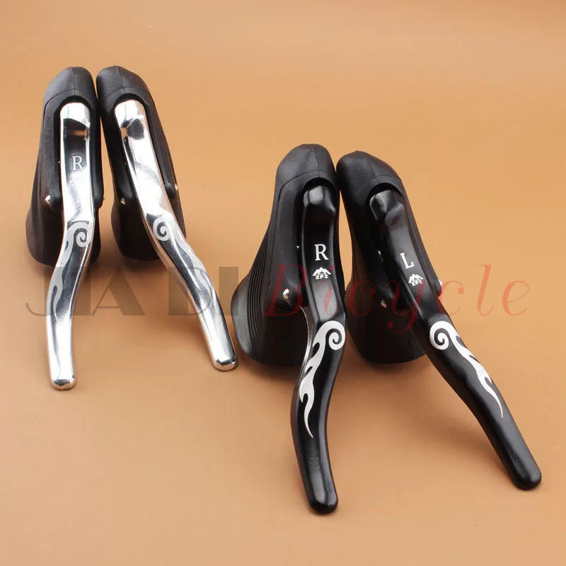 Шоссейный мертвый автомобиль чтобы согнуть тормоз на тормоза до и после ручного