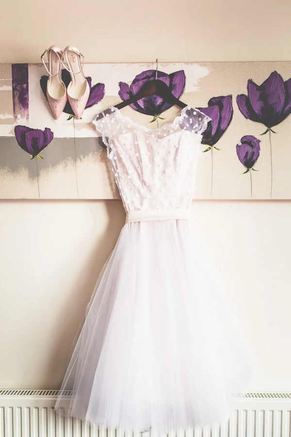 Винтажное Короткое свадебное платье в горошек стиле 1950 х маленькие белые платья