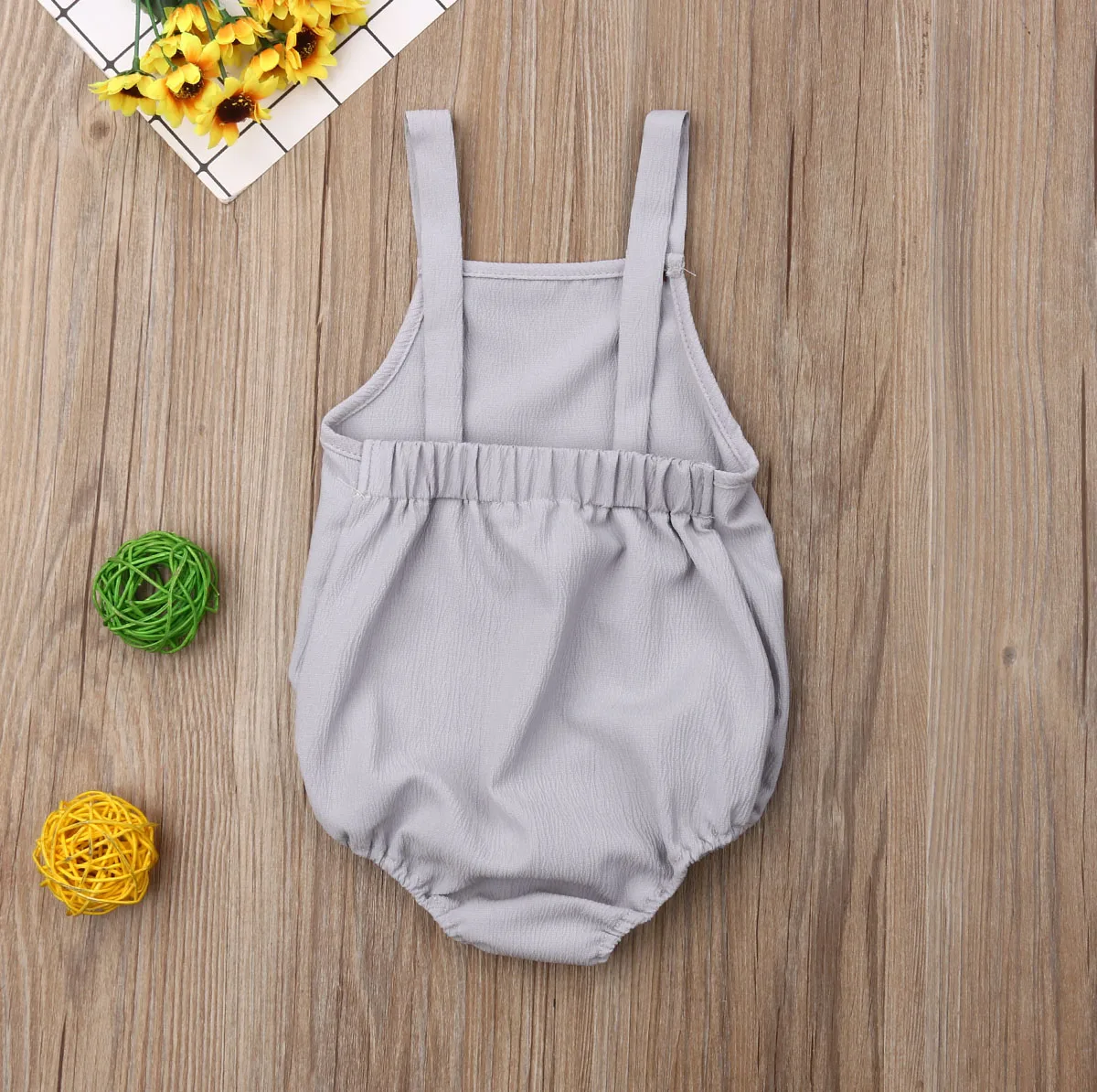 Комбинезоны без рукавов для маленьких девочек однотонные на пуговицах цельный