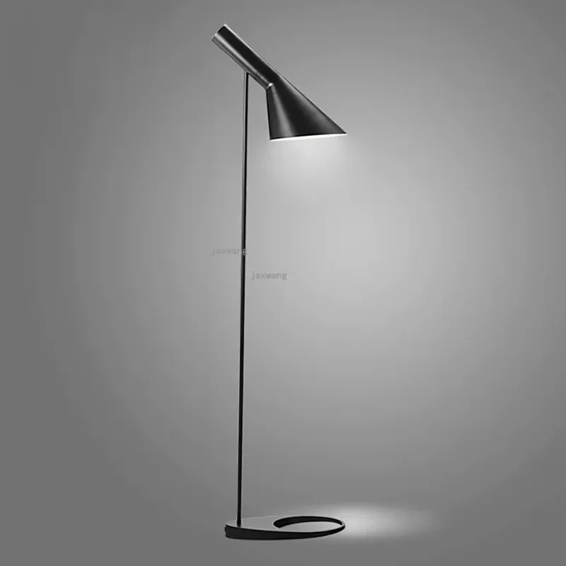 Европейский скандинавский светильник Дневной стоячий для спальни стоячие