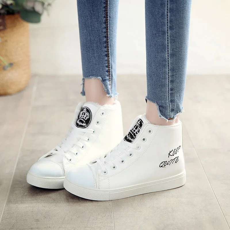 Женские ботинки со шнуровкой черные или белые на плоской подошве теплые